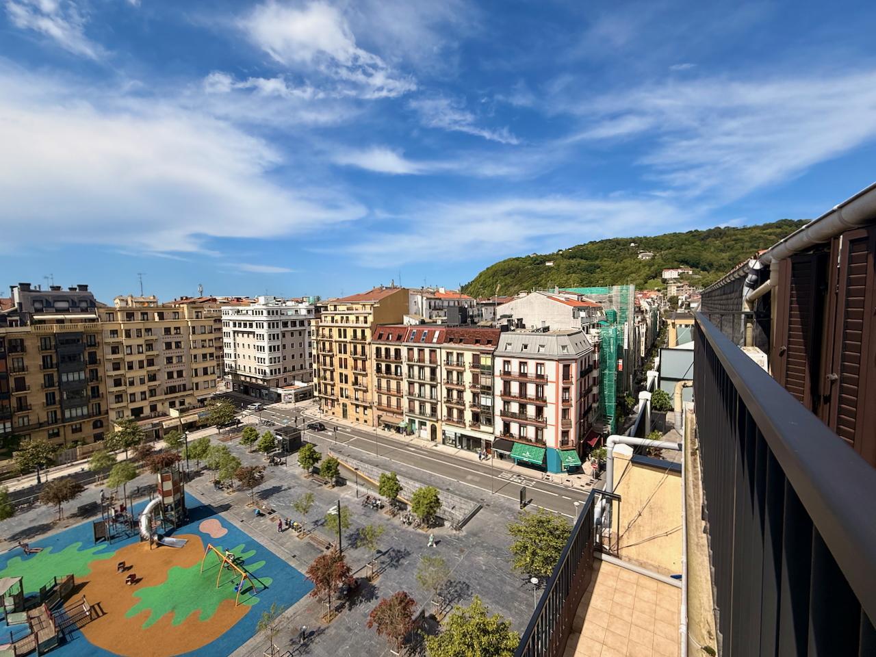 Imagen 4 Ático en venta en Donostia-San Sebastián / Plaza Cataluña-Gros-Donostia