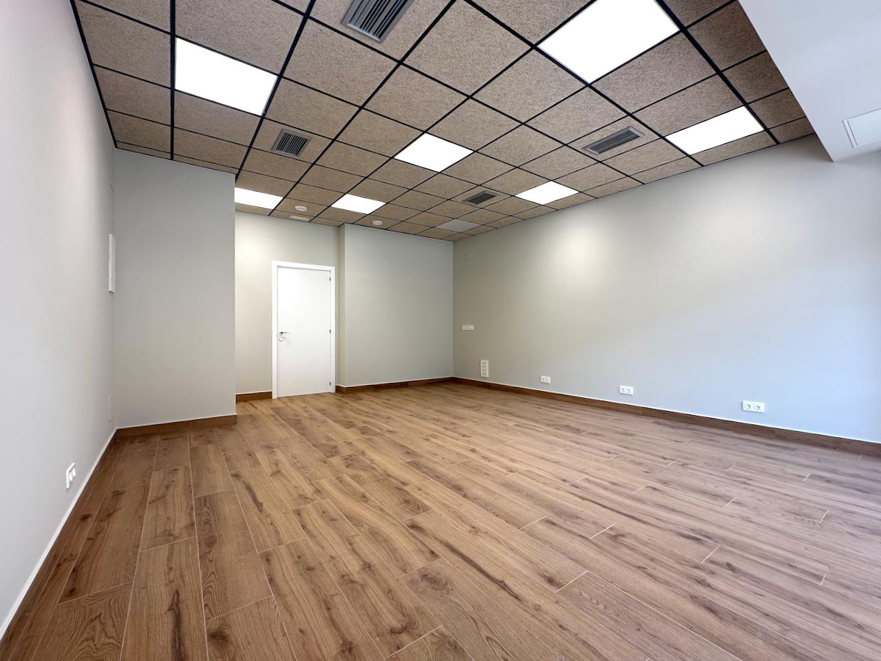 Imagen 3 Local Comercial en alquiler en Donostia-San Sebastián / Eguia-Plaza Campo Atocha-Donostia