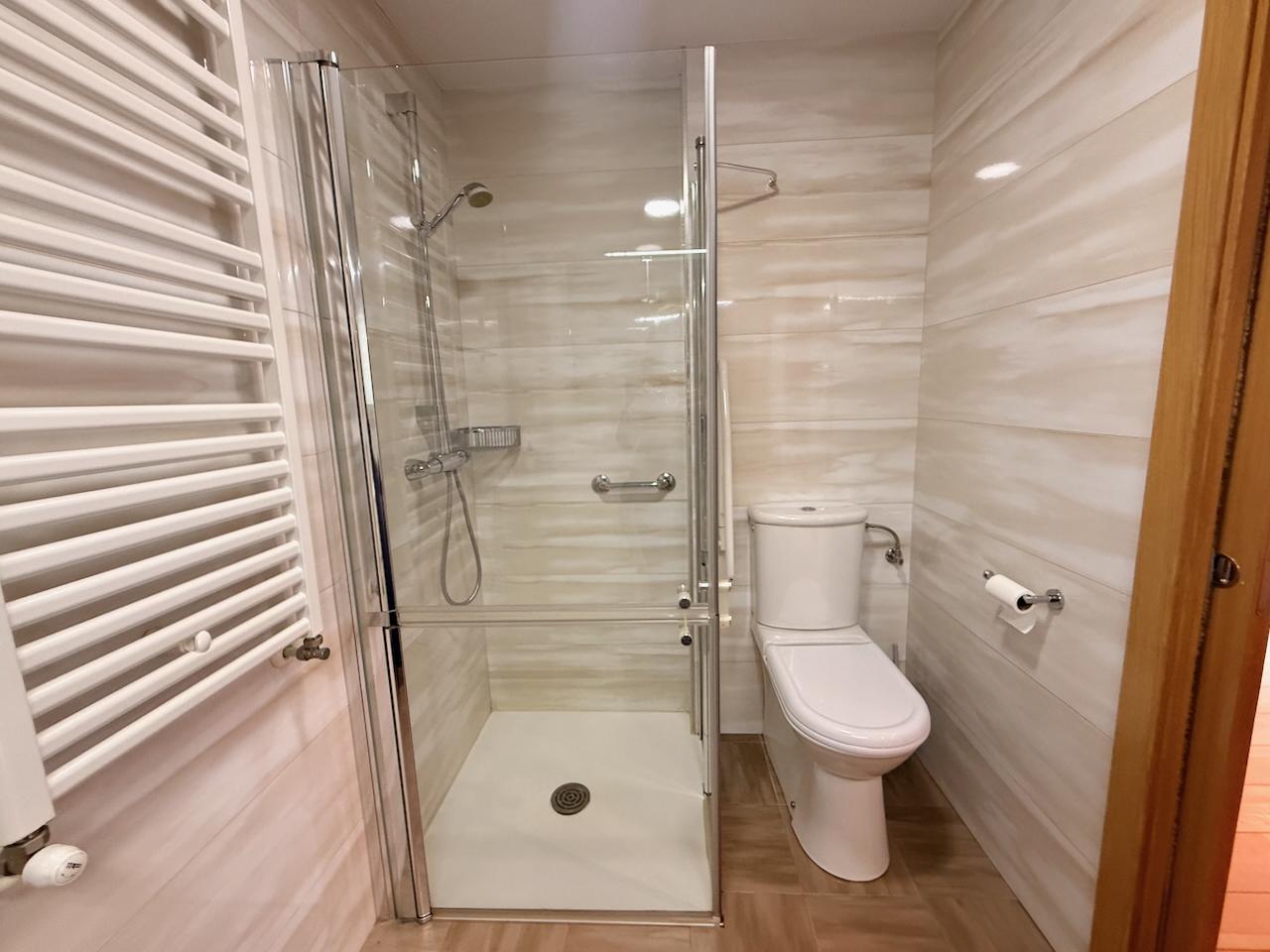 Imagen 15 Piso en venta en Donostia-San Sebastián / C Amara- A dos minutos de playa y de Av. de la l...