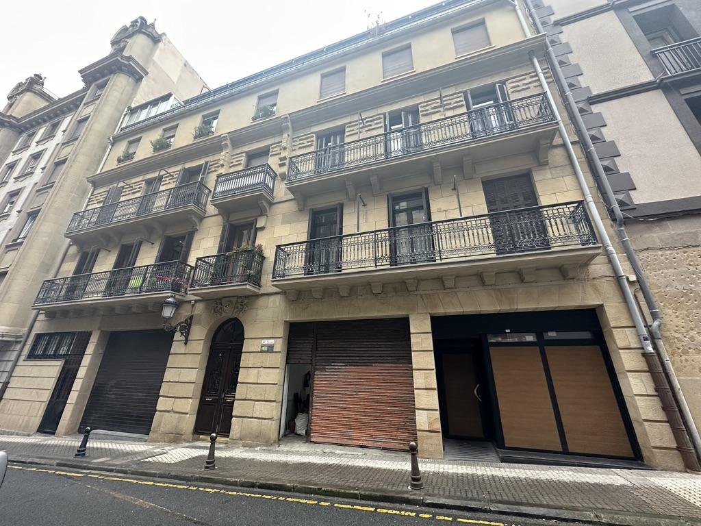 Imagen 1 Local Comercial en venta en Donostia-San Sebastián / C San Bartolomé-A pocos metros de la ...