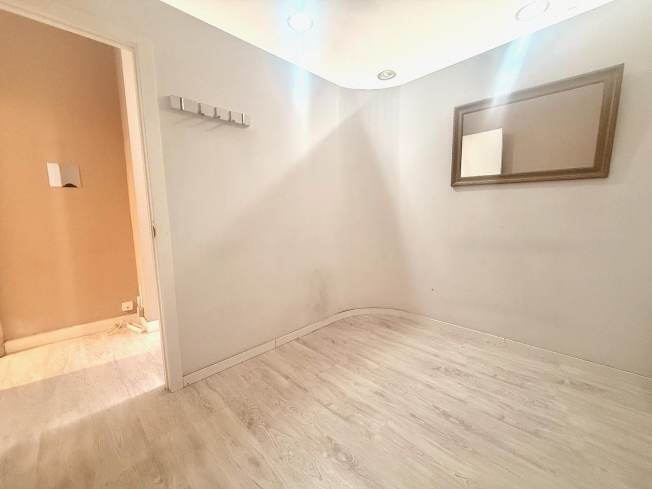 Imagen 3 Local Comercial en venta en Donostia-San Sebastián / Gran Vía-Gros-Donostia