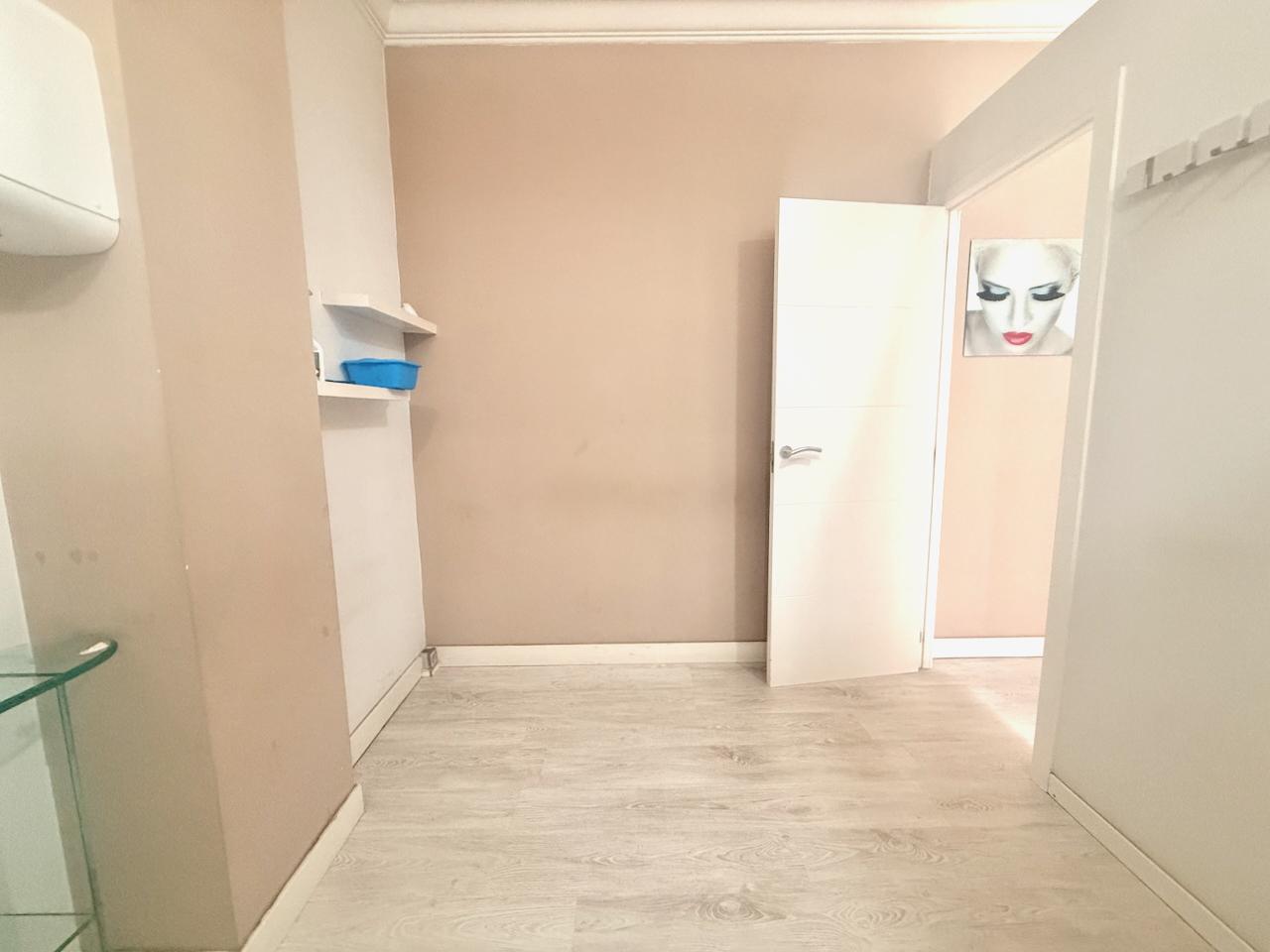 Imagen 4 Local Comercial en venta en Donostia-San Sebastián / Gran Vía-Gros-Donostia