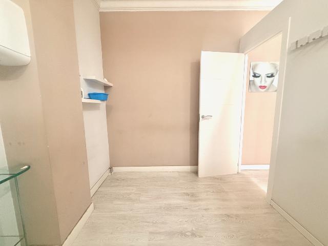 Imagen 4 Inmueble 304483 - Local Comercial en venta en Donostia-San Sebastián / Gran Vía-Gros-Donostia
