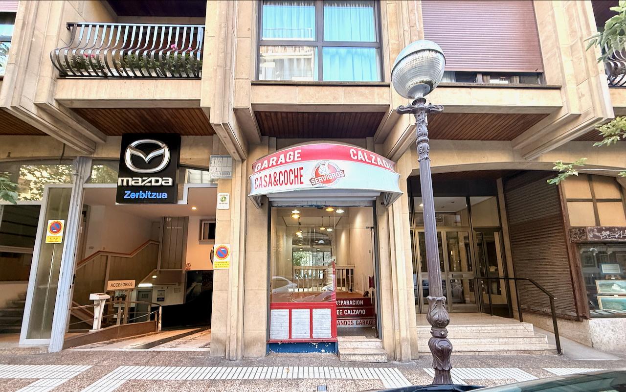 Imagen 1 Local Comercial en venta en Donostia-San Sebastián / Calle Secundino Esnaola-Gros-Donostia