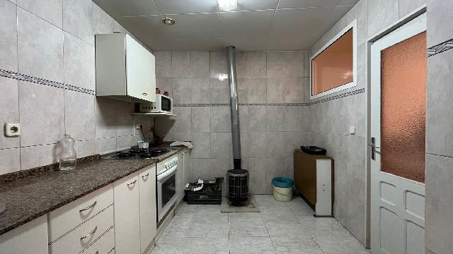 Imagen 2 Inmueble 301114 - Casa en venta en Ontiñena / Calle Mayor, centro de la población