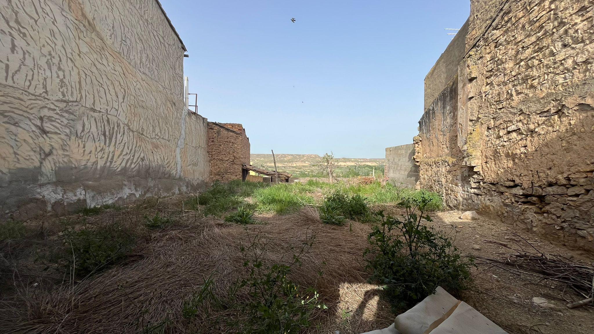 Imagen 2 Solar Urbano en venta en Ontiñena / Calle Pilar, cerca del centro de la población