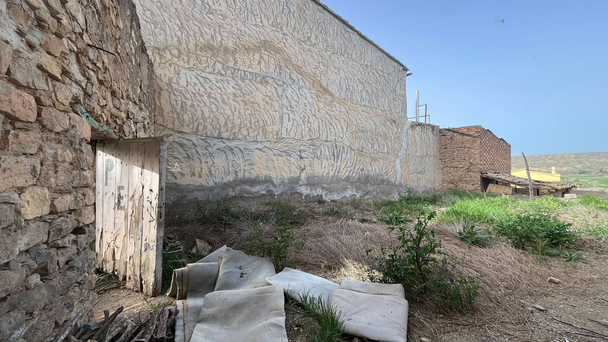 Imagen 4 Solar Urbano en venta en Ontiñena / Calle Pilar, cerca del centro de la población