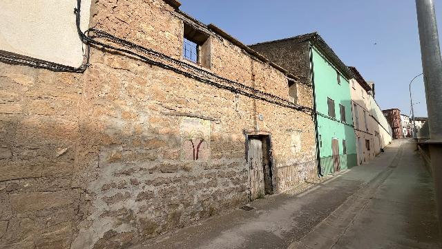 Imagen 1 Inmueble 301115 - Solar Urbano en venta en Ontiñena / Calle Pilar, cerca del centro de la población