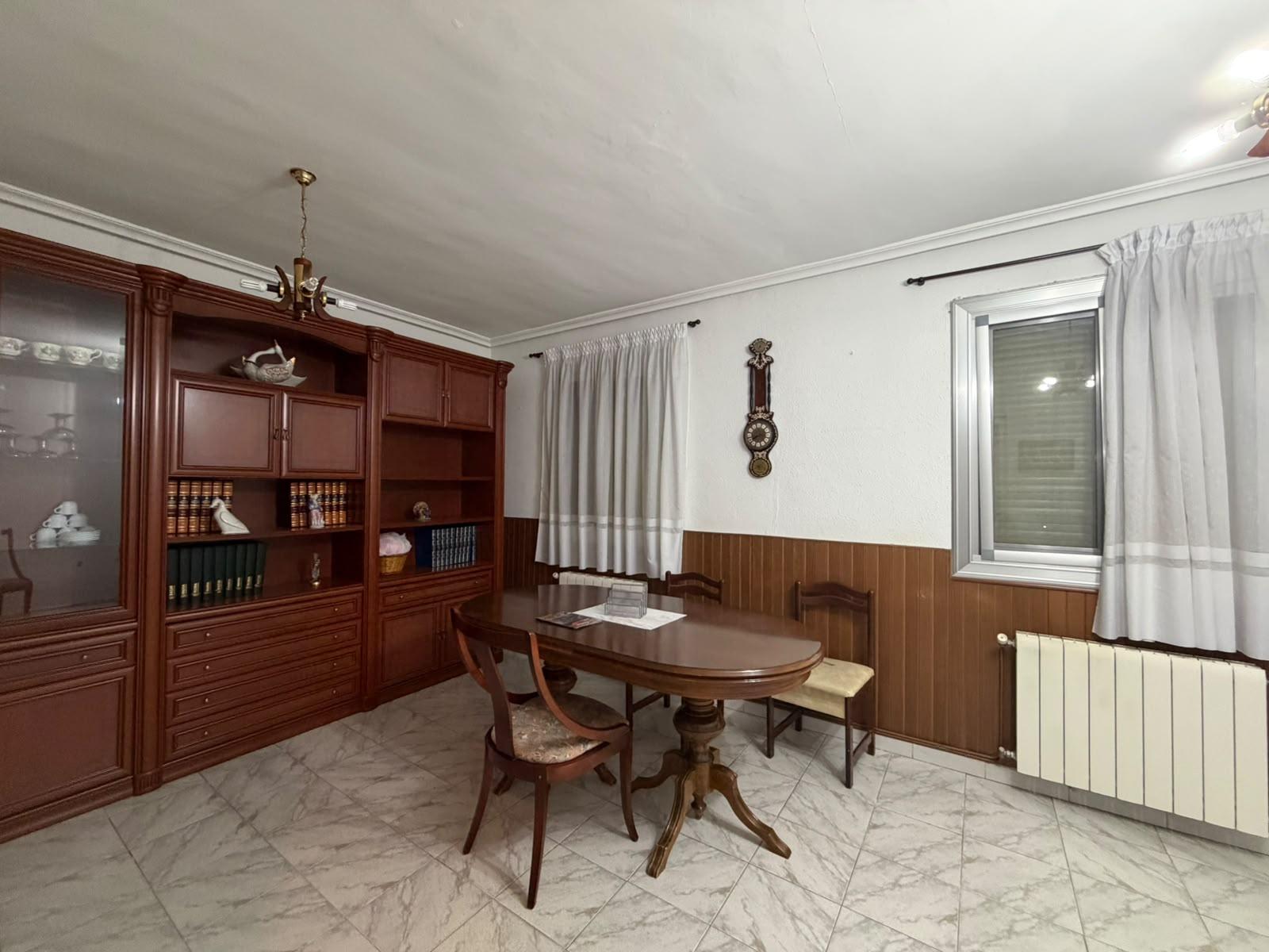 Imagen 2 Piso en venta en Monzón / Calle esera, cerca del centro 