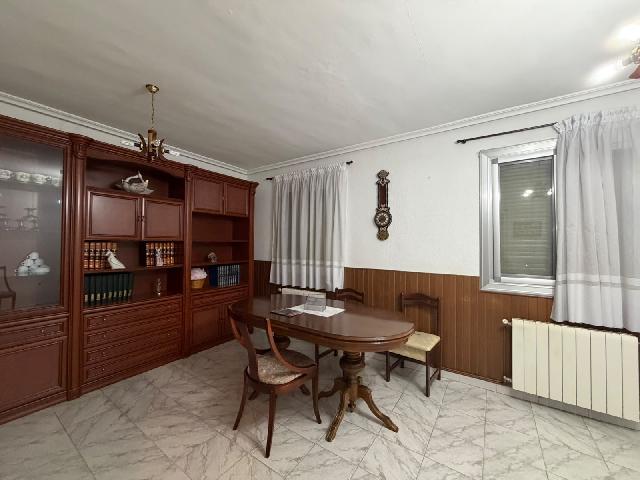 Imagen 2 Inmueble 304478 - Piso en venta en Monzón / Calle esera, cerca del centro 