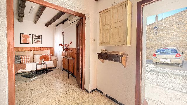 Imagen 2 Inmueble 303908 - Casa Adosada en venta en Ontiñena / Casa Esquinera en el centro de Ontiñena
