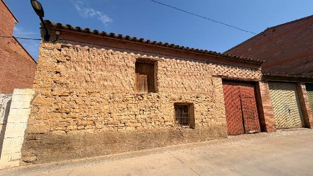 Imagen 2 Inmueble 305351 - Solar Urbano en venta en Ontiñena / Solar urbano con almacén en el centro del pueblo.