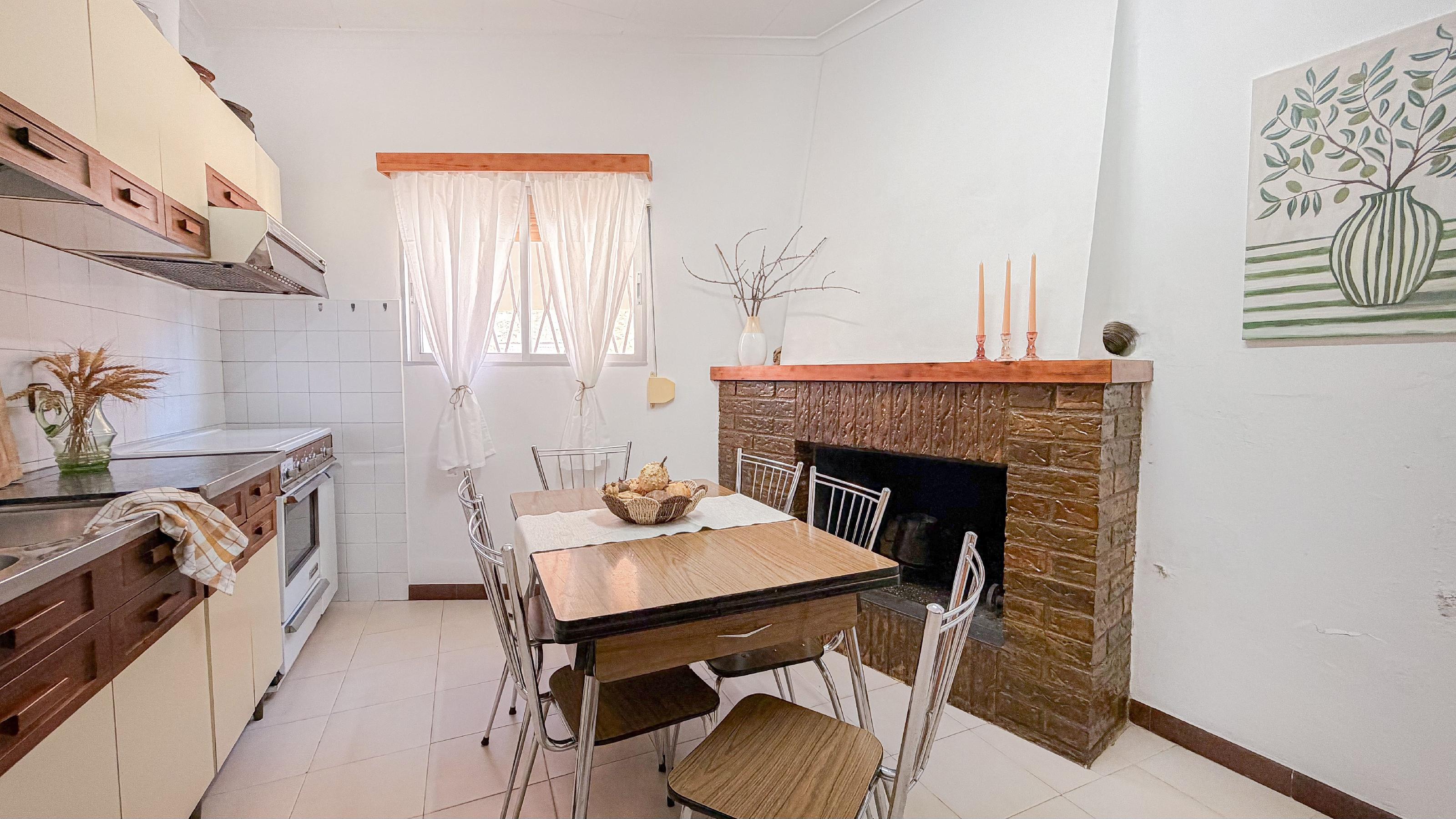 Imagen 16 Casa Pareada en venta en Ontiñena / Vivienda ubicada en la arteria principal del pueblo.