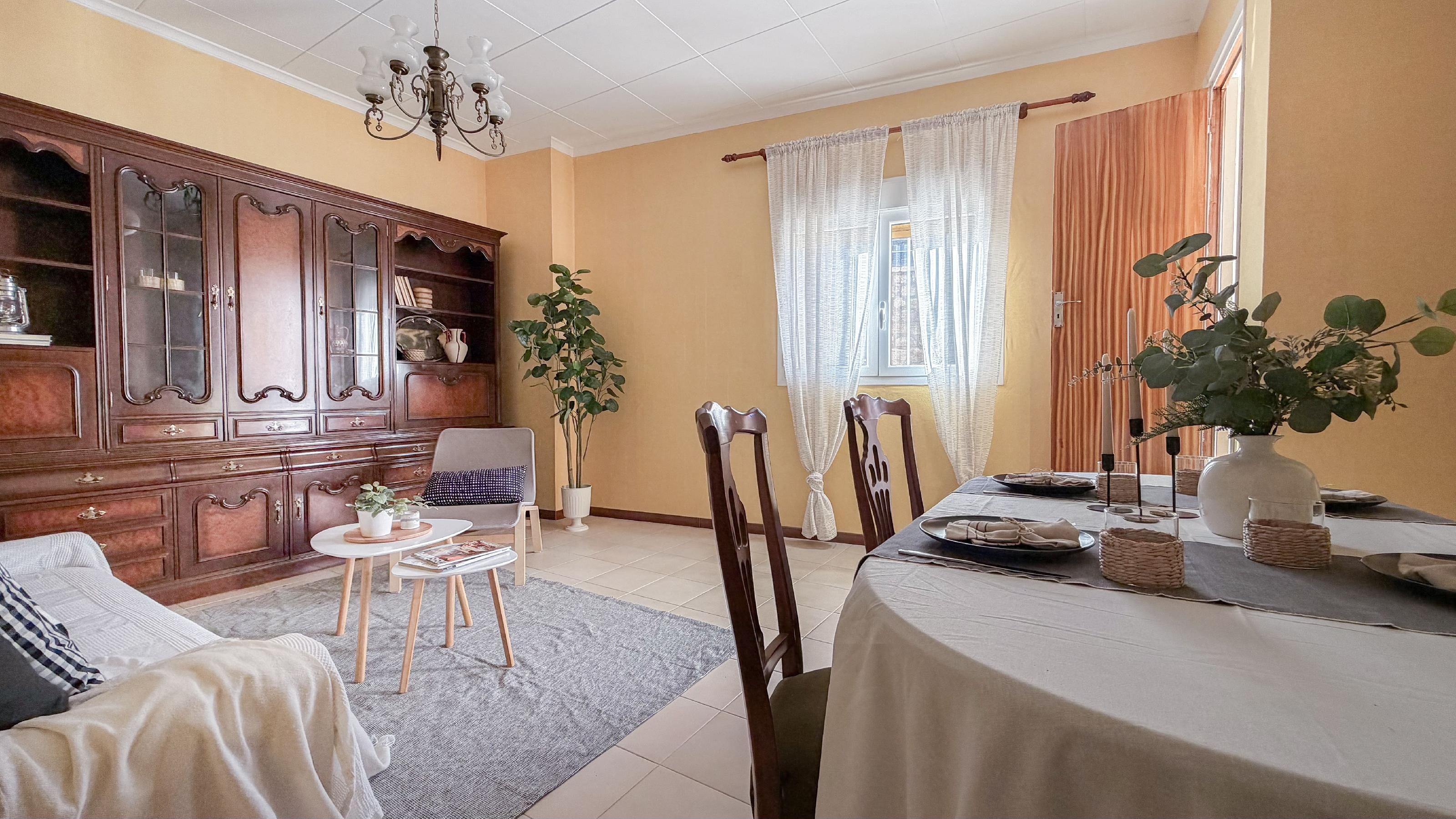 Imagen 6 Casa Pareada en venta en Ontiñena / Vivienda ubicada en la arteria principal del pueblo.
