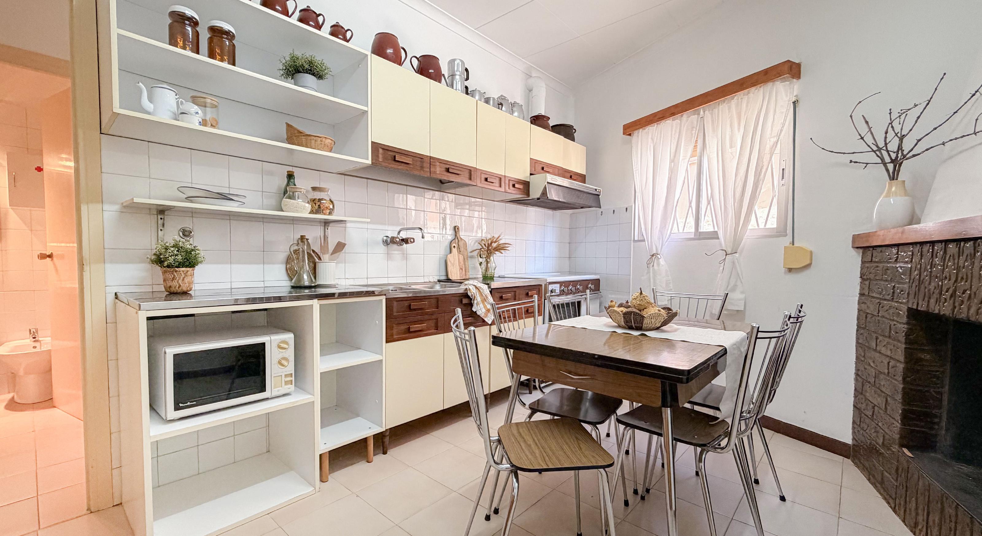 Imagen 9 Casa Pareada en venta en Ontiñena / Vivienda ubicada en la arteria principal del pueblo.