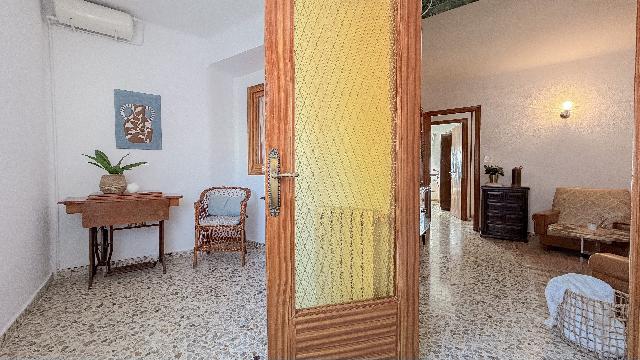 Imagen 22 Inmueble 305851 - Casa Pareada en venta en Ontiñena / Vivienda ubicada en la arteria principal del pueblo.