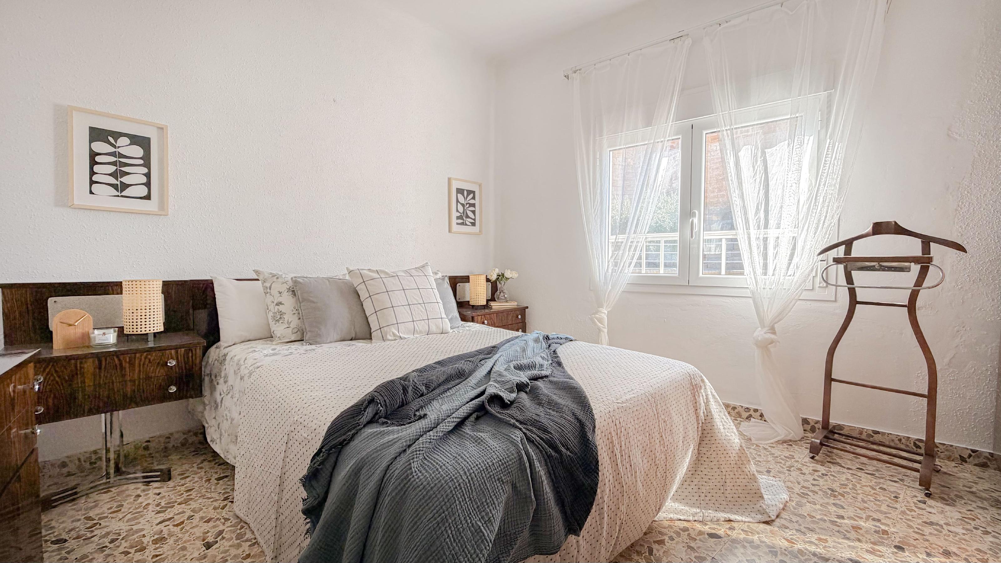 Imagen 1 Casa Pareada en venta en Ontiñena / Vivienda ubicada en la arteria principal del pueblo.