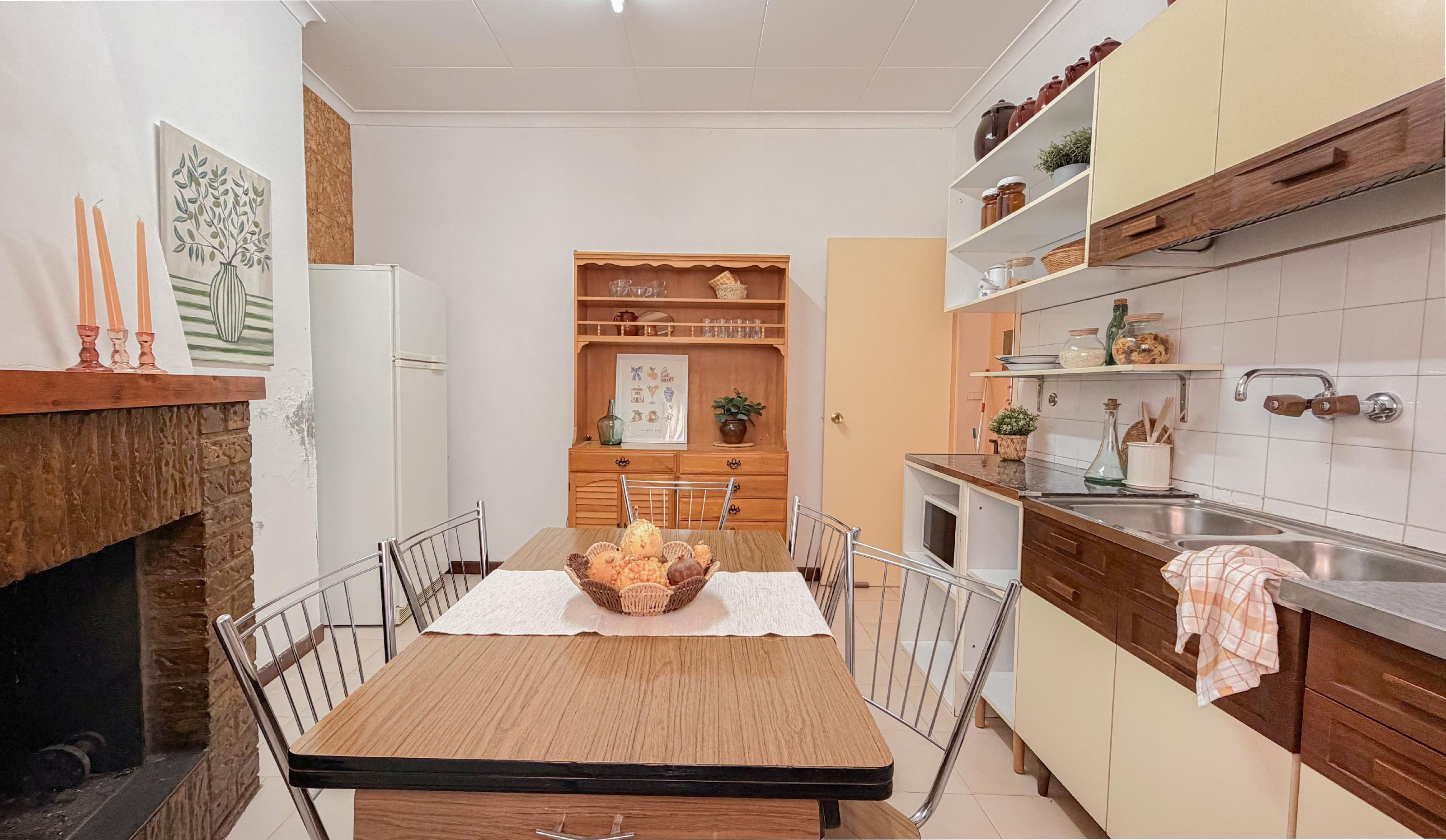Imagen 10 Casa Pareada en venta en Ontiñena / Vivienda ubicada en la arteria principal del pueblo.