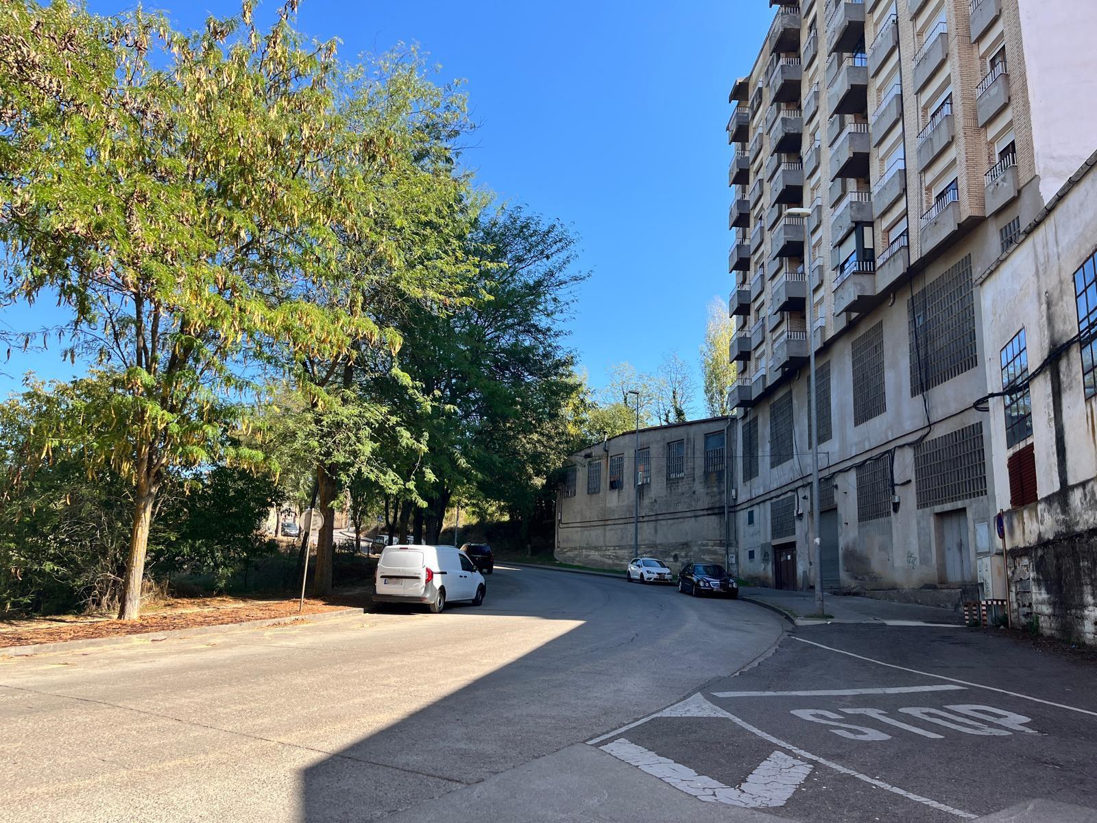 Imagen 1 Local Industrial en venta en Barbastro / Zona paralela a la Avda. Pirineos con Mercadona.