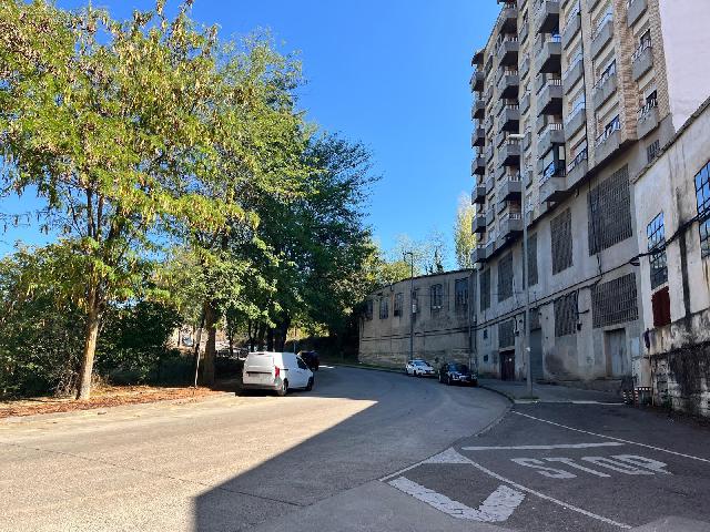 Imagen 1 Inmueble 297115 - Local Industrial en venta en Barbastro / Zona paralela a la Avda. Pirineos con Mercadona.