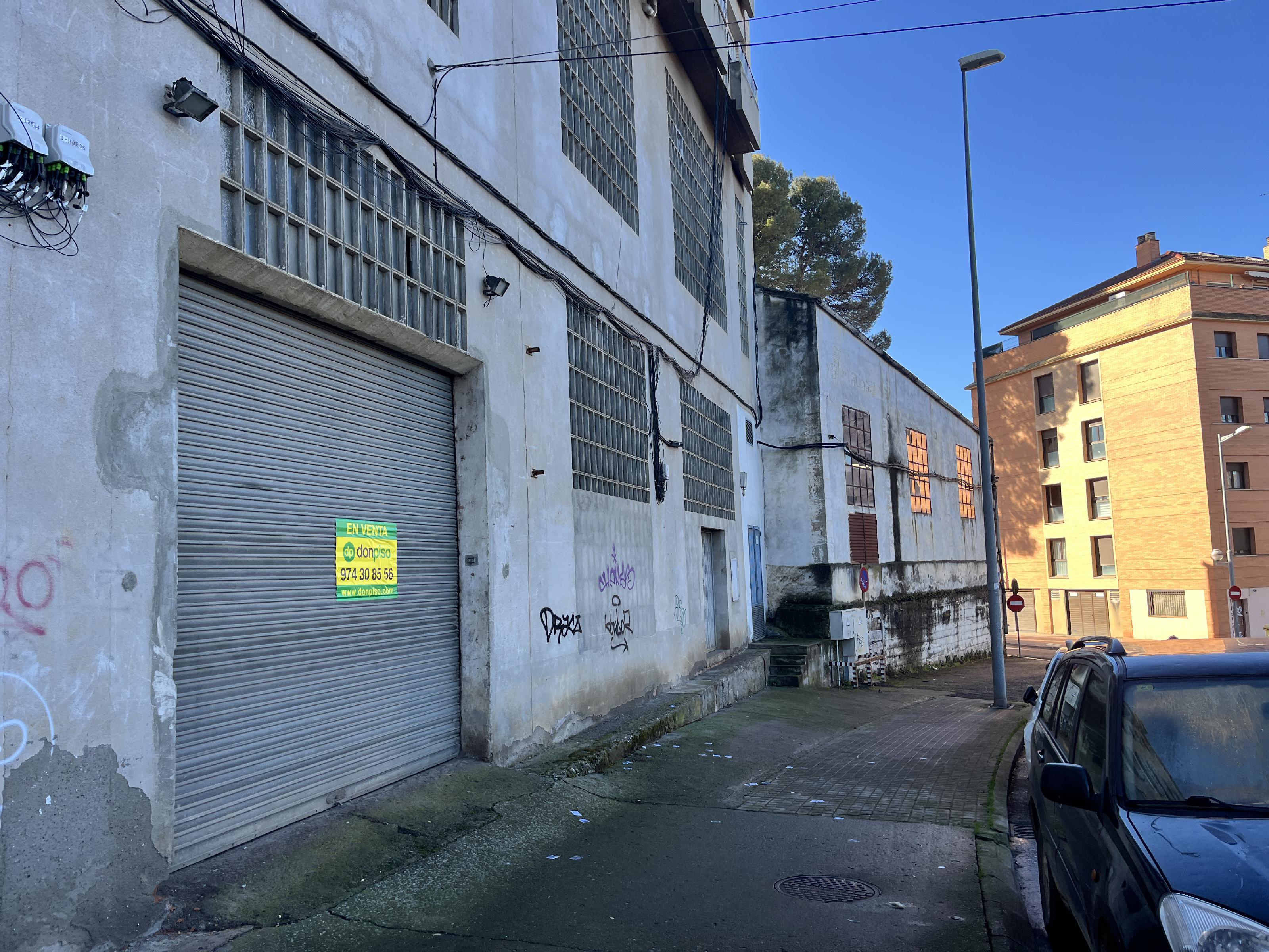 Imagen 2 Local Industrial en venta en Barbastro / Zona paralela a la Avda. Pirineos con Mercadona.