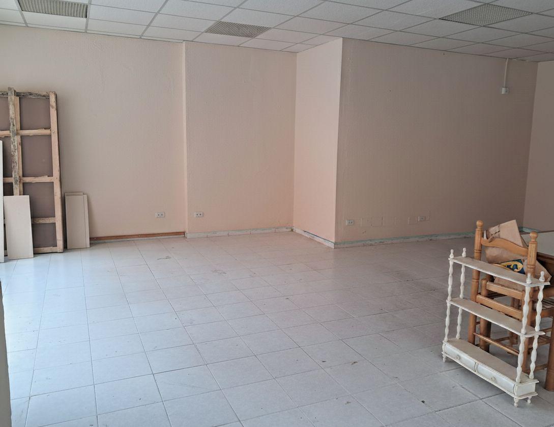 Imagen 3 Local Comercial en alquiler en Barbastro / Camino de la Barca, junto a la Avenida del Cinca.