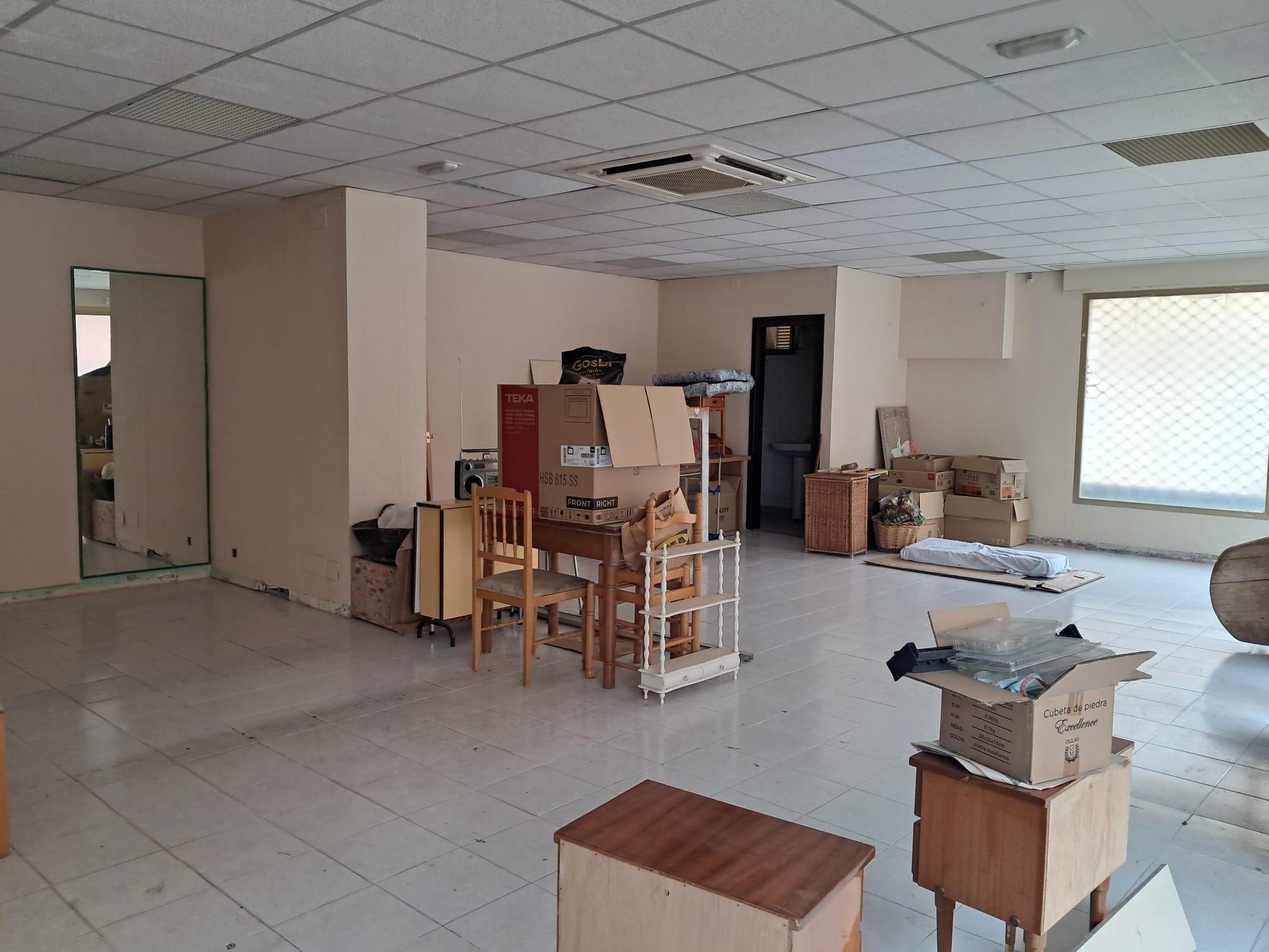 Imagen 4 Local Comercial en alquiler en Barbastro / Camino de la Barca, junto a la Avenida del Cinca.