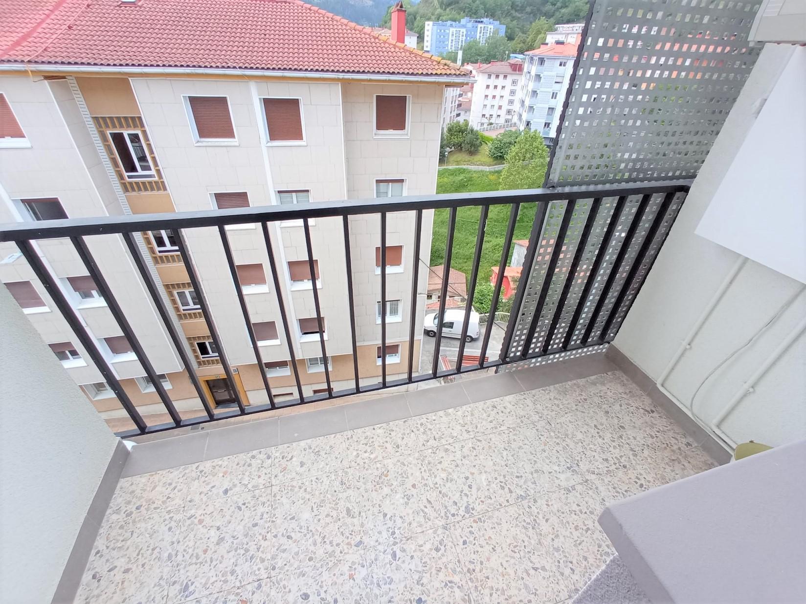 Imagen 7 Piso en alquiler en Eibar / Zona      Amaña