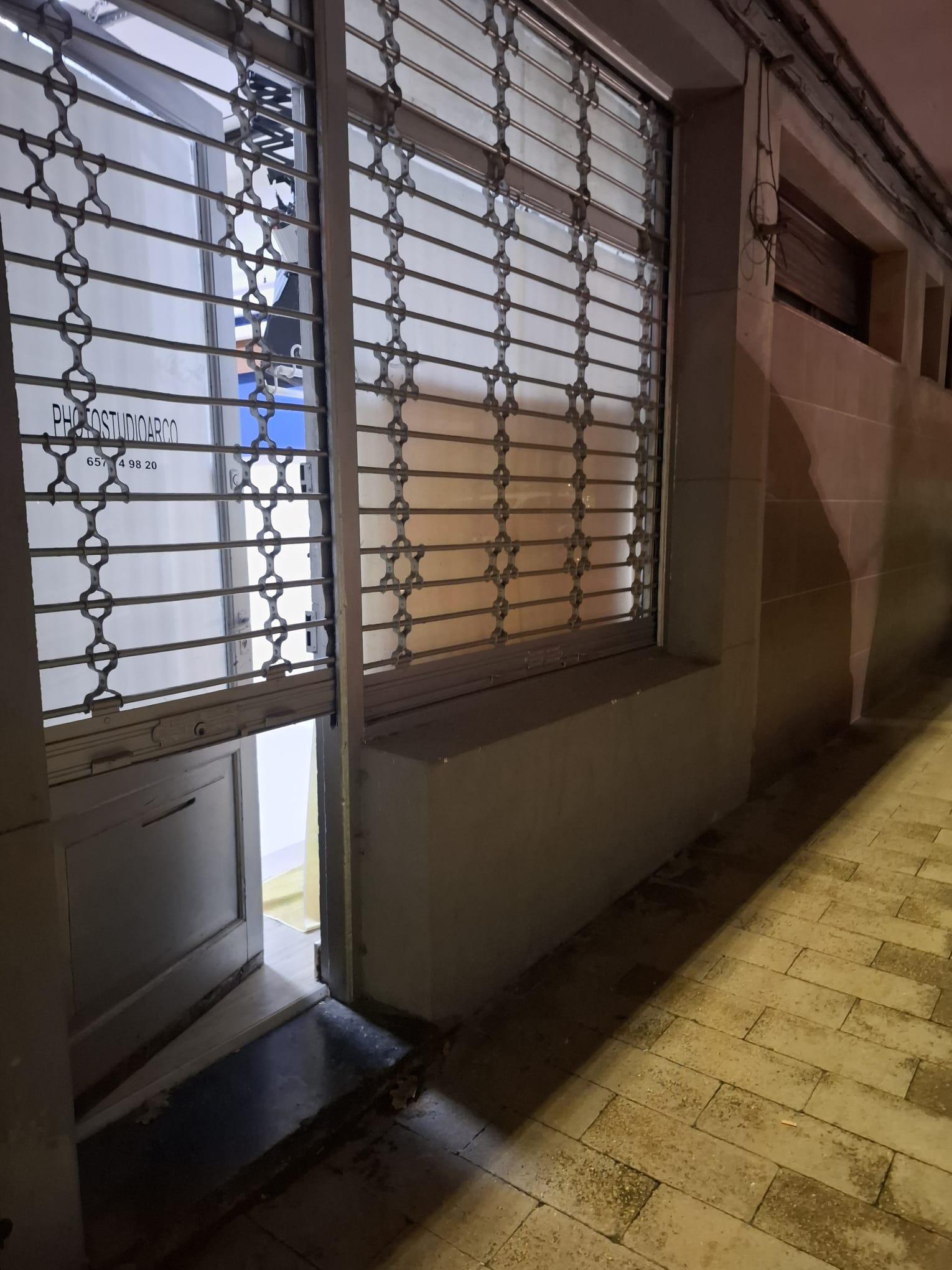 Imagen 11 Local Comercial en venta en Eibar / A 5 minutos del centro de Eibar, calle accesible.