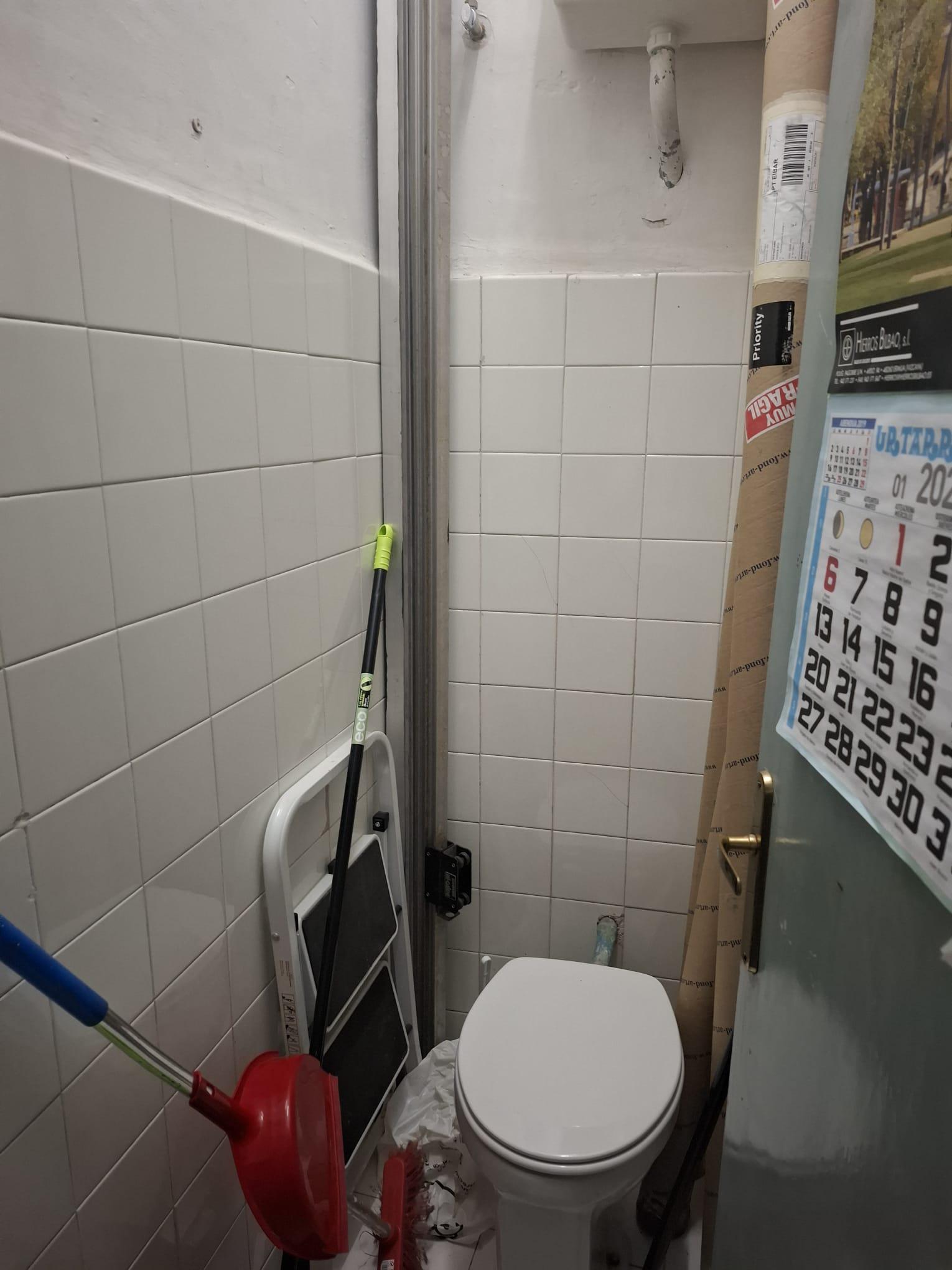 Imagen 5 Local Comercial en venta en Eibar / A 5 minutos del centro de Eibar, calle accesible.