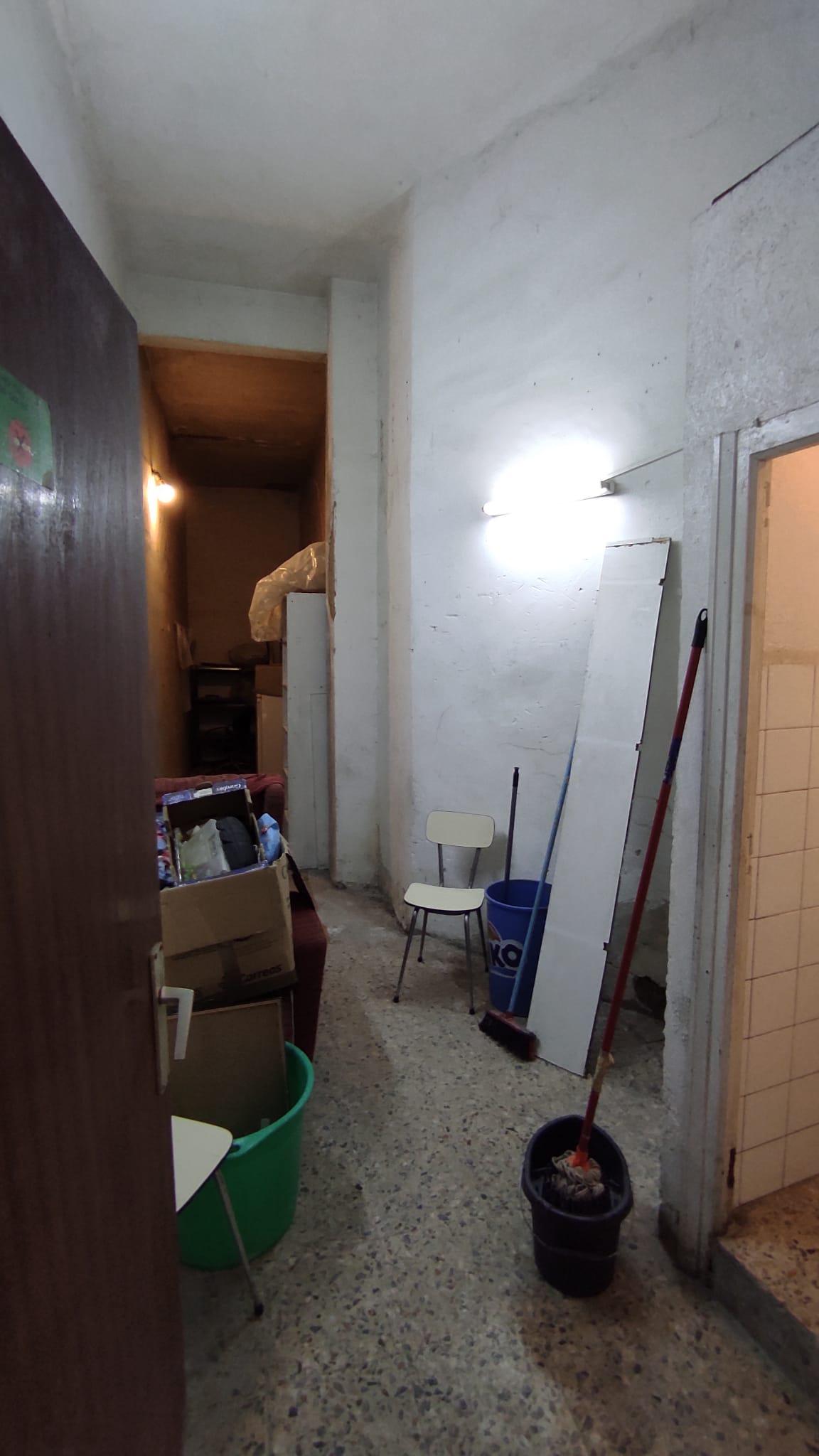 Imagen 3 Local Comercial en venta en Ermua / Zona San Lorenzo, llana y accesible.