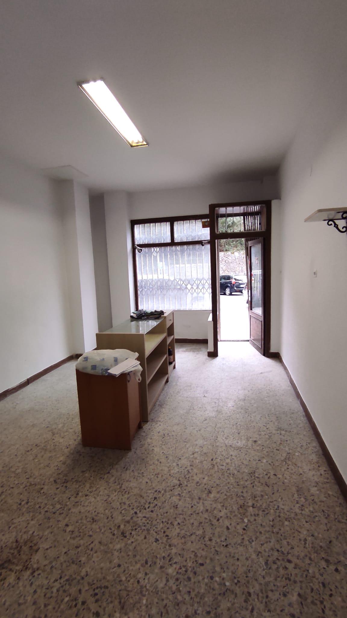 Imagen 1 Local Comercial en venta en Ermua / Zona San Lorenzo, llana y accesible.