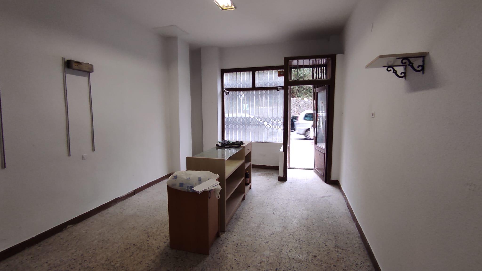 Imagen 7 Local Comercial en venta en Ermua / Zona San Lorenzo, llana y accesible.