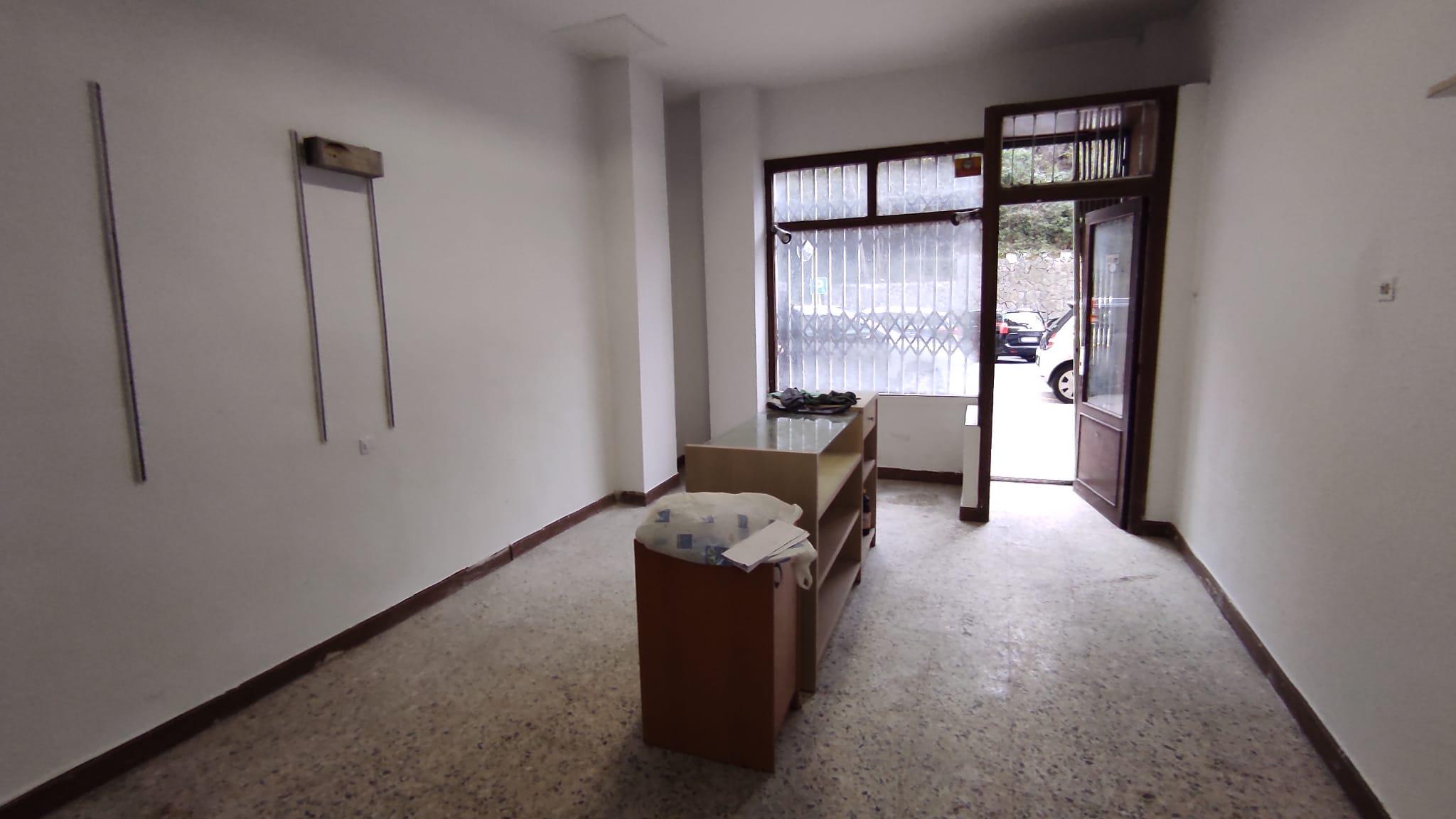Imagen 8 Local Comercial en venta en Ermua / Zona San Lorenzo, llana y accesible.