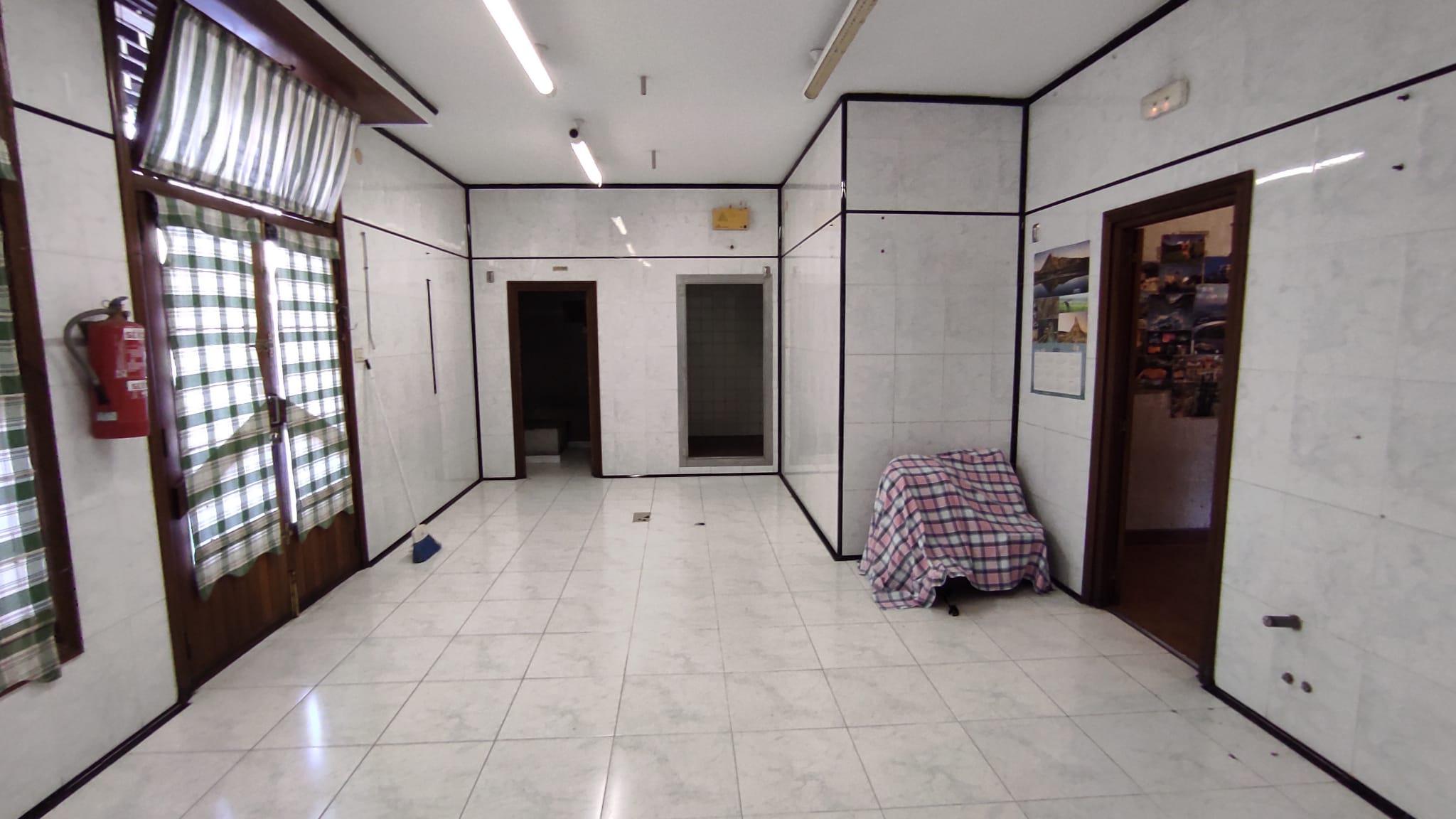 Imagen 1 Local Comercial en venta en Zaldibar / Zona llana y accesible.