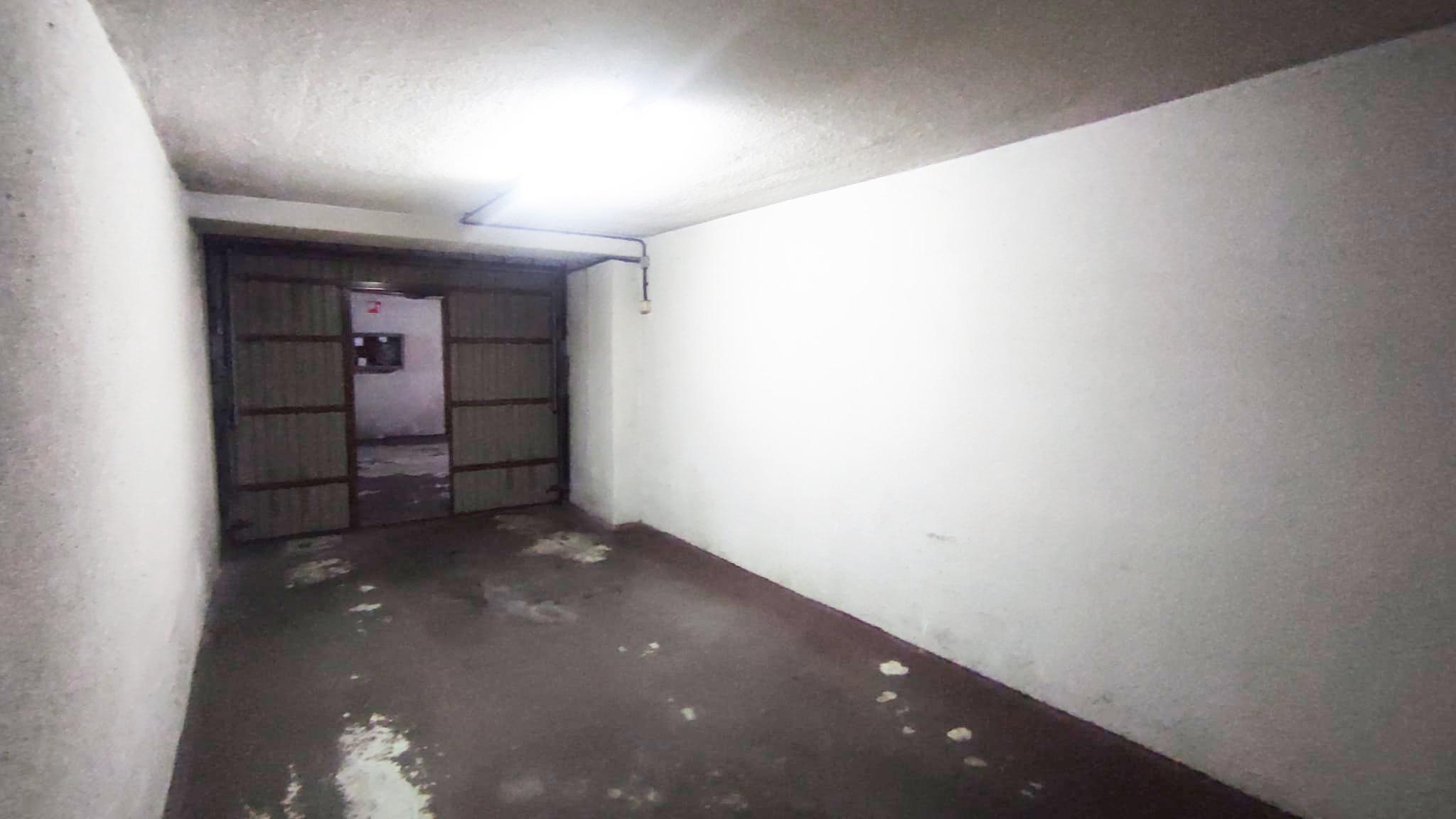 Imagen 2 Parking Coche en alquiler en Eibar / Edificio de garajes, zona accesible