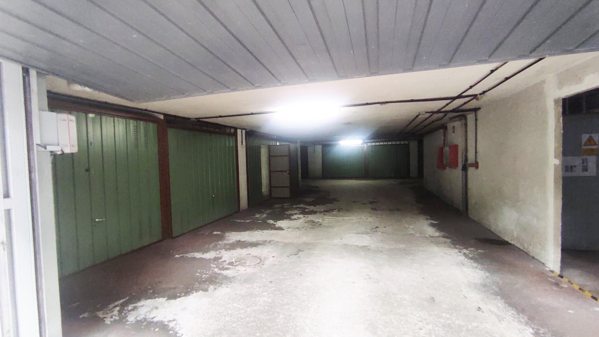 Imagen 3 Parking Coche en alquiler en Eibar / Edificio de garajes, zona accesible