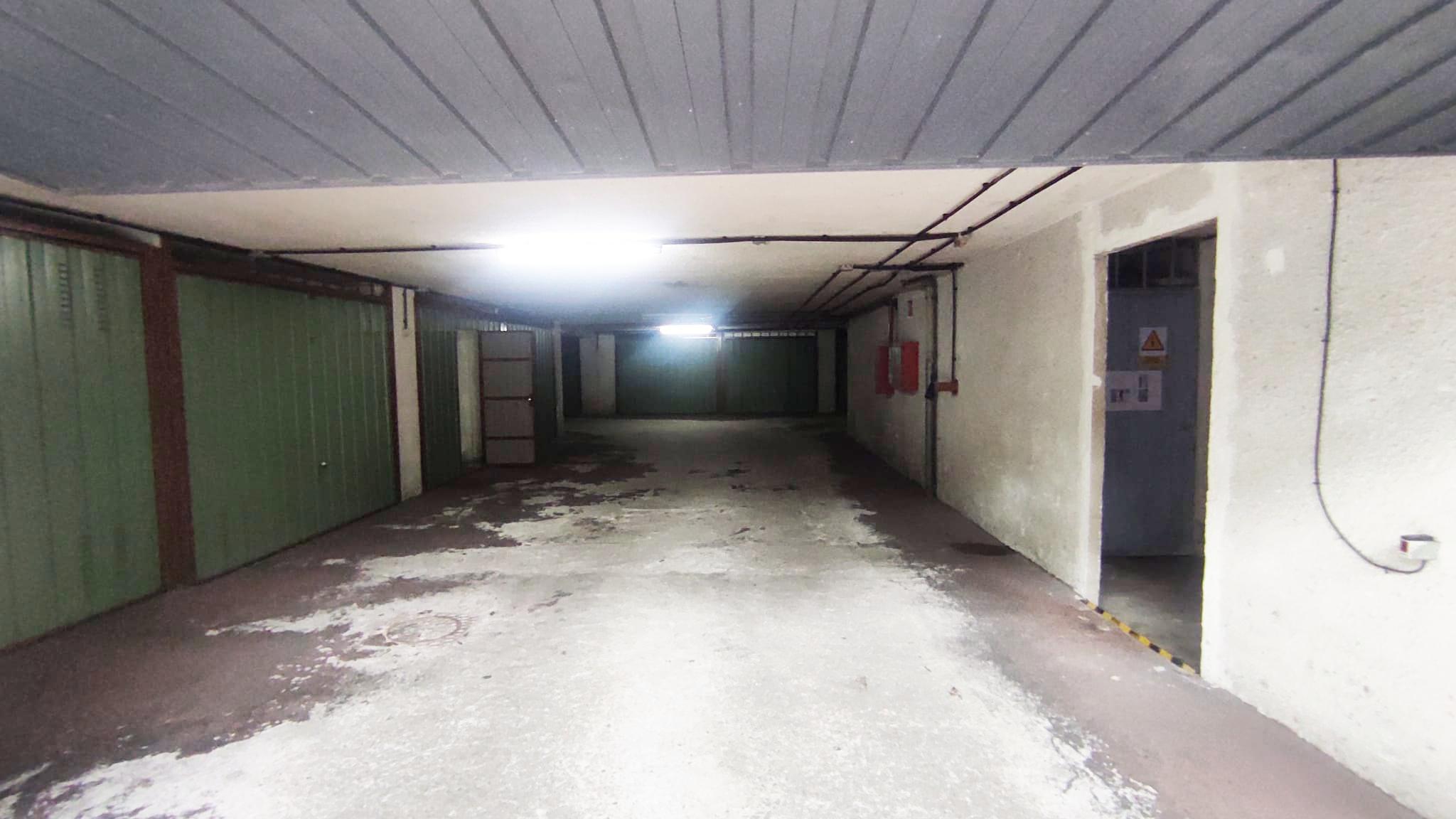 Imagen 7 Parking Coche en alquiler en Eibar / Edificio de garajes, zona accesible