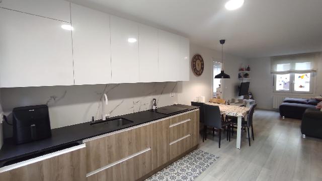 Imagen 1 Inmueble 300247 - Piso en venta en Eibar / Zona Ipurua, muy cerca del centro.