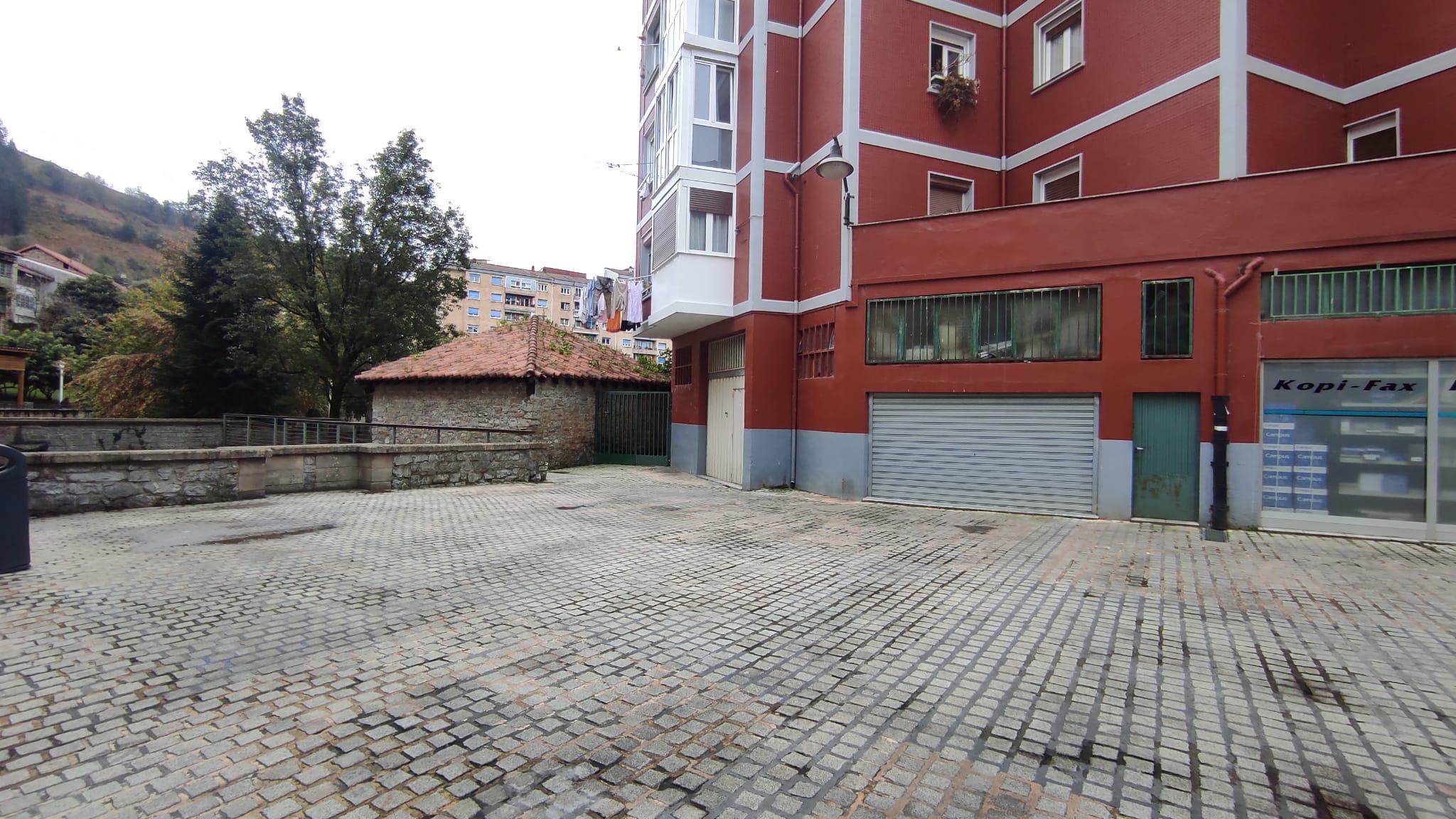 Imagen 4 Local Comercial en venta en Ermua / En pleno centro de Ermua, frente al ayuntamiento