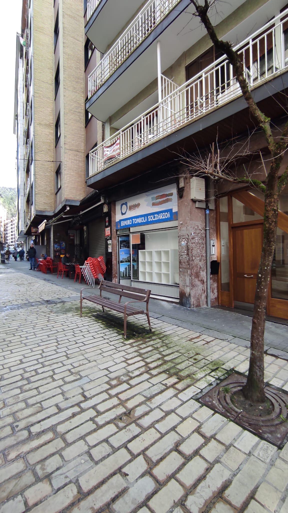 Imagen 6 Local Comercial en alquiler en Ermua / Zona comercial y calle central de Ermua.