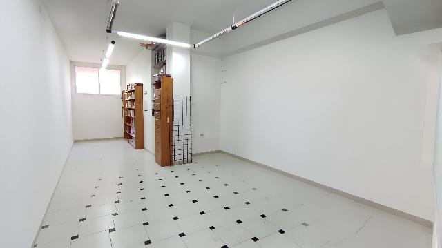 Imagen 7 Inmueble 300396 - Local Comercial en alquiler en Ermua / Zona comercial y calle central de Ermua.