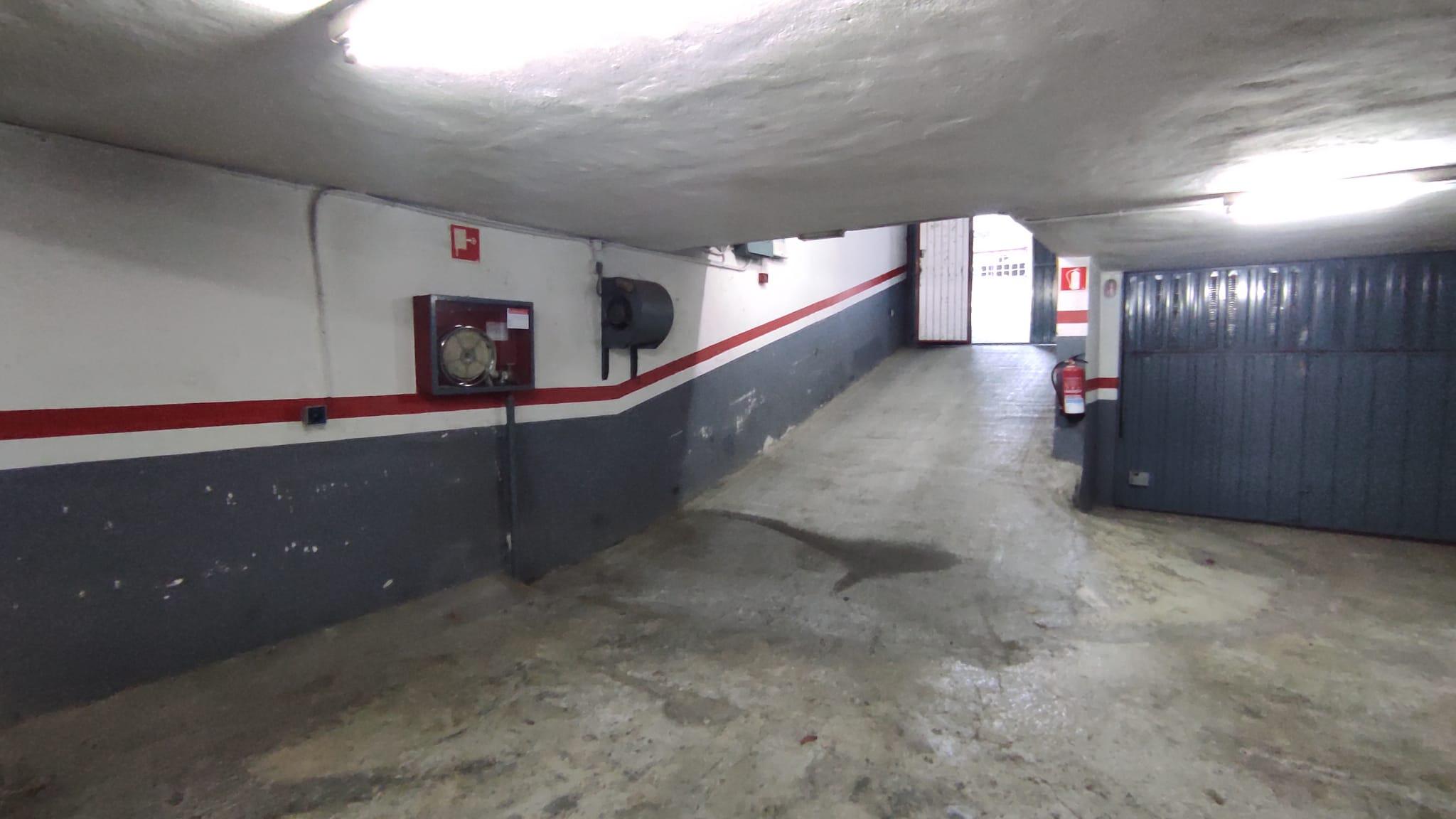 Imagen 2 Parking Coche en venta en Ermua / Zona llana y accesible cerca del centro