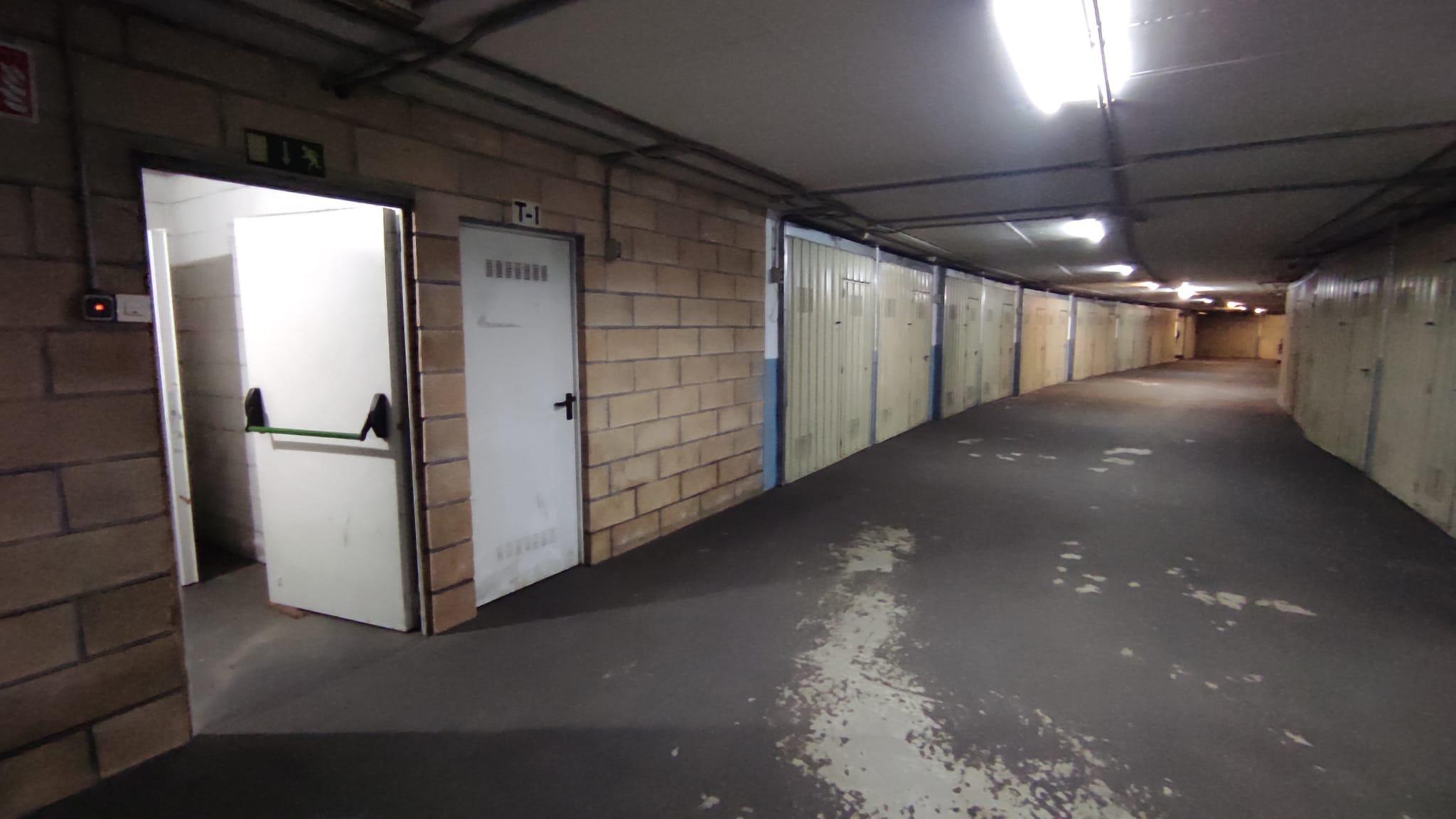 Imagen 2 Parking Moto en venta en Ermua /  Trastero Debajo del parque de San Antonio