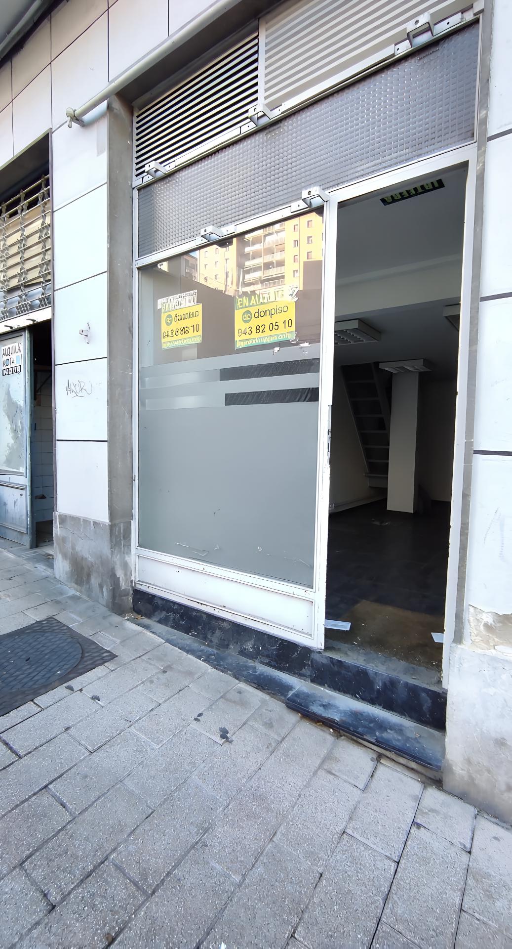 Imagen 1 Local Comercial en alquiler en Eibar / Zona accesible cerca del centro de Eibar.