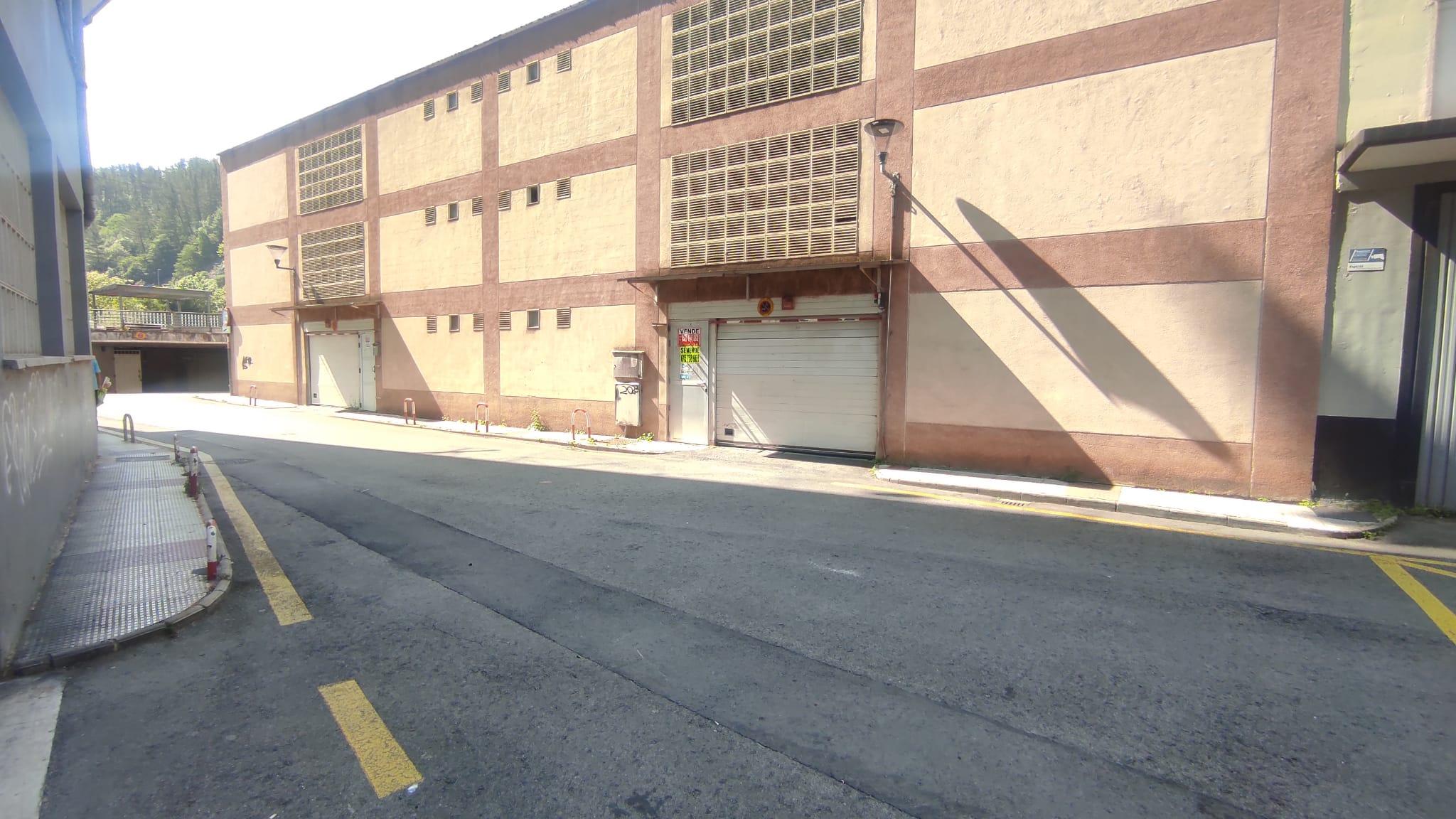 Imagen 1 Parking Coche en venta en Ermua / Junto al parque de la autopista