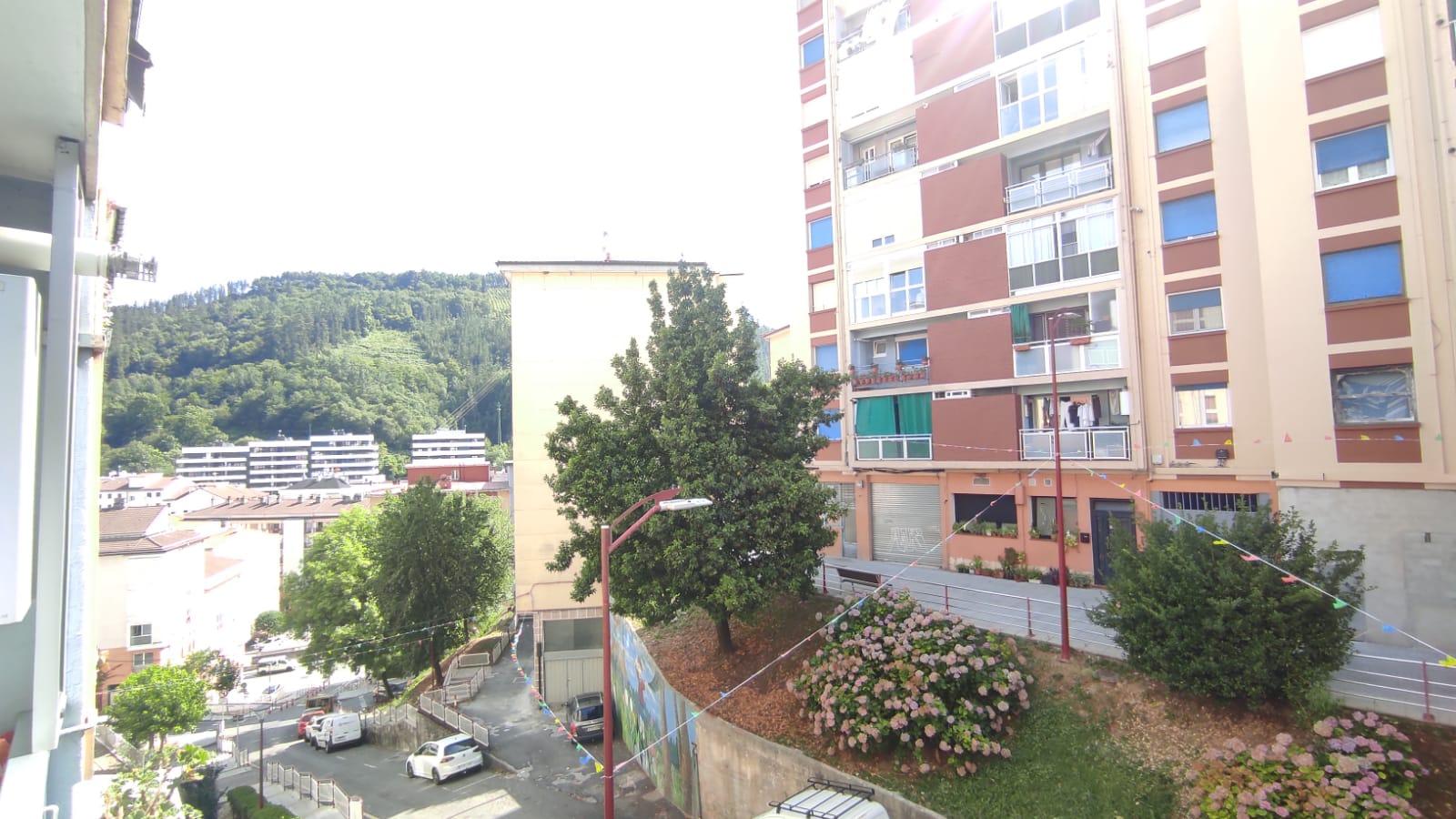 Imagen 14 Piso en venta en Ermua / Calle Ongarai 8