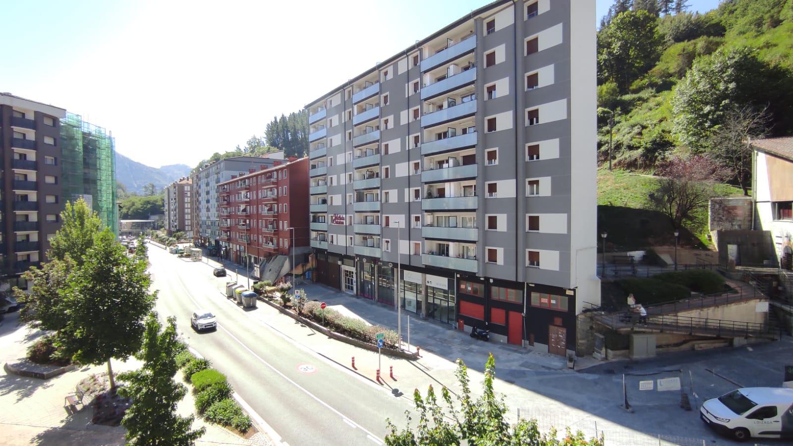 Imagen 25 Piso en venta en Ermua / Junto a la parada de autobús Kaltxango