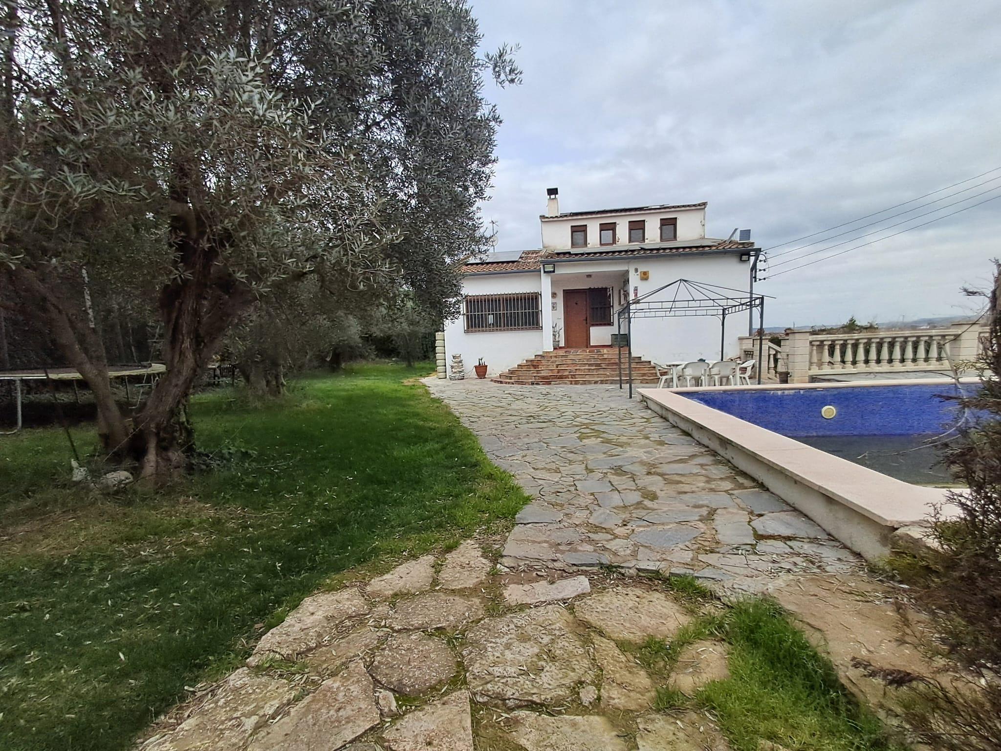 Imagen 1 Casa en venta en Lleida / Casa con parcela de 7.000 m2