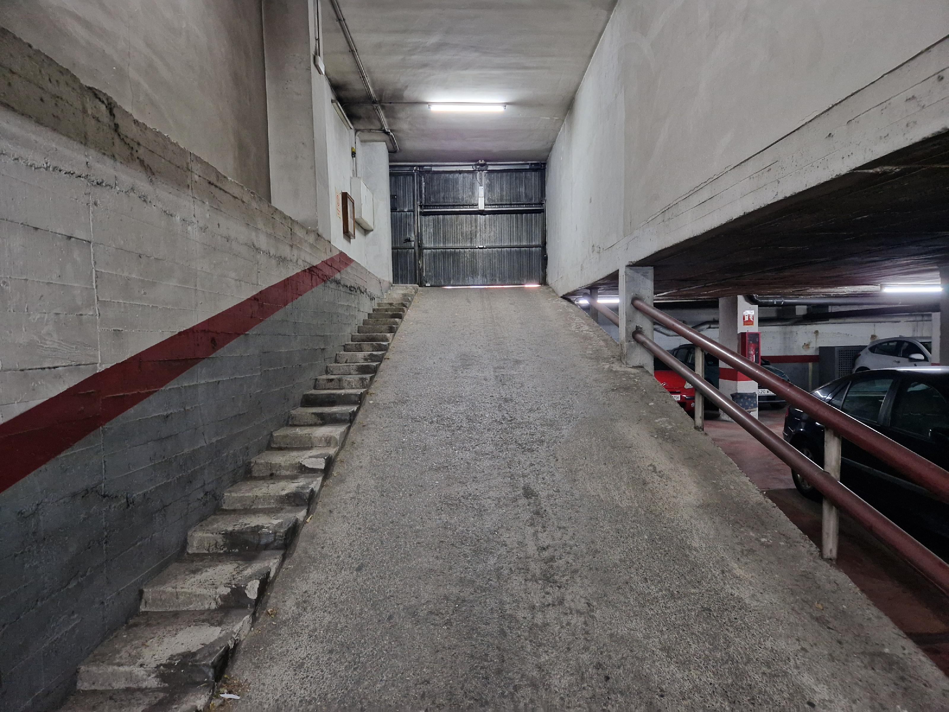 Imagen 3 Parking Coche en venta en Lleida / Plaza de garaje en Pardiñas